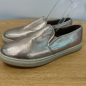 Steve Madden Ezeke rose gold perforated slip on sneaker 10